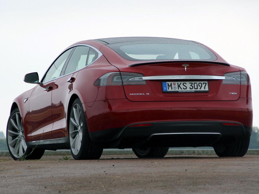  Tesla Model S P85+ 2013 года  (фото 2 из 4)